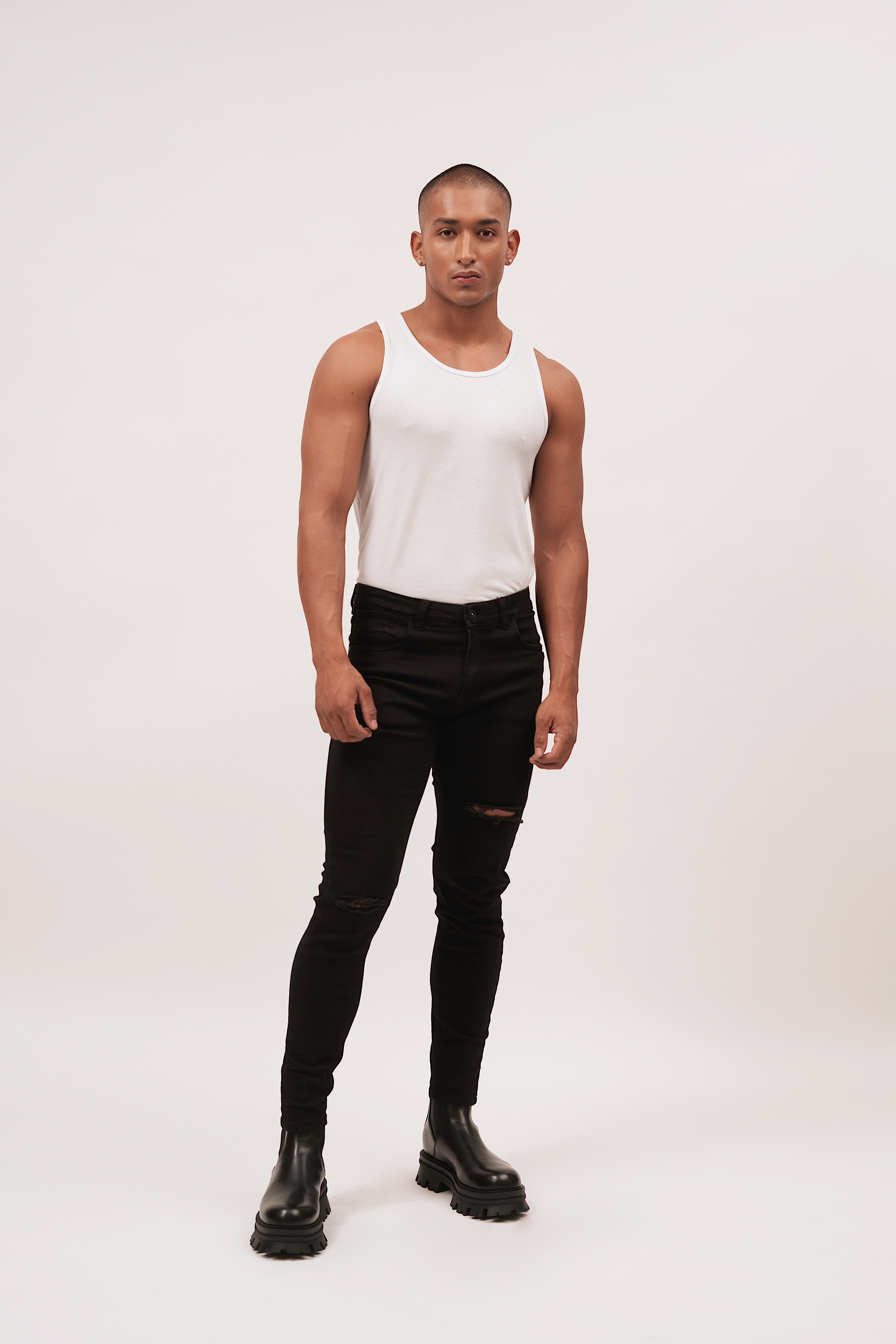 JEANS SKINNY NEGRO ROTO 8049