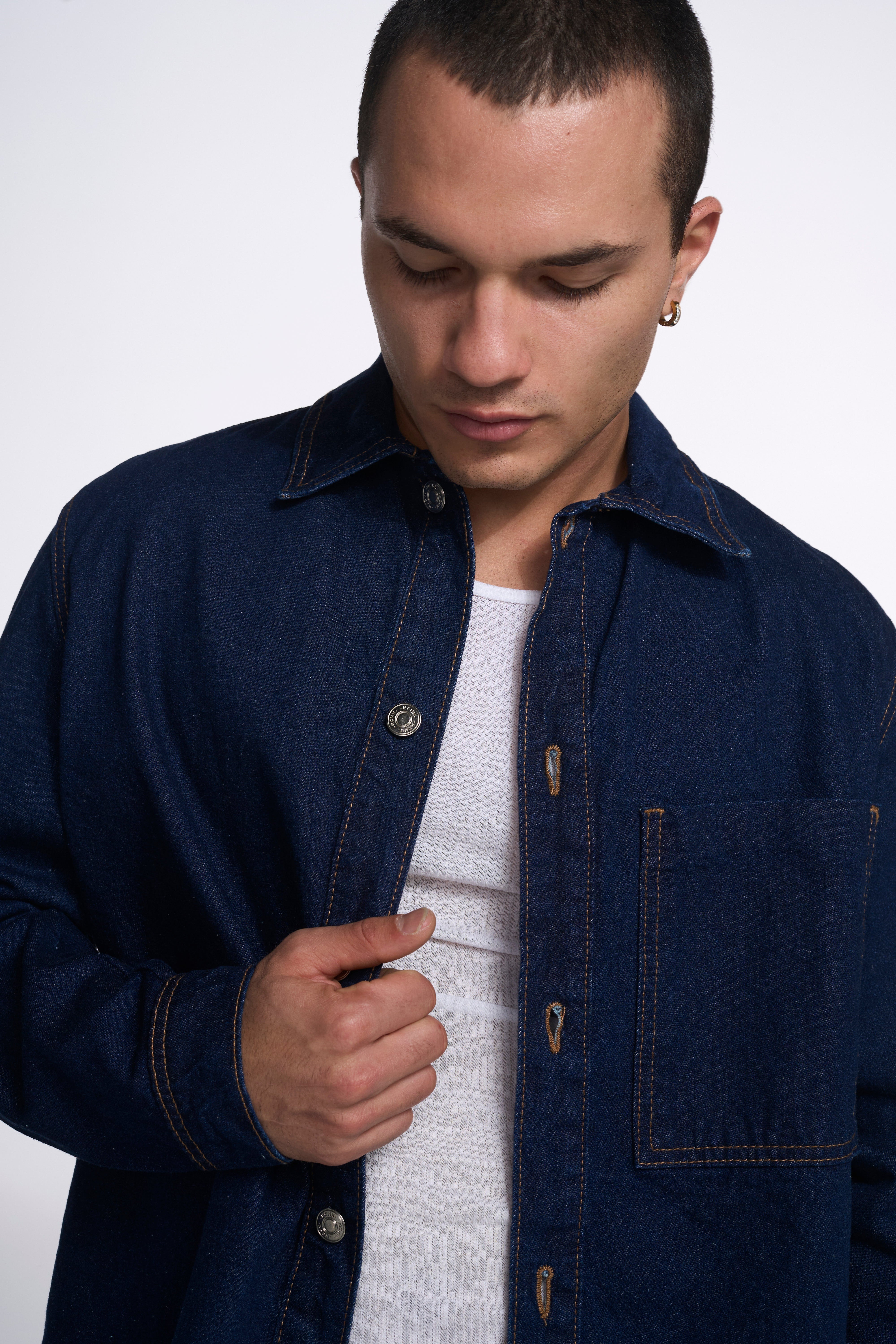 SOBRE CAMISA AZUL OSCURO 8098
