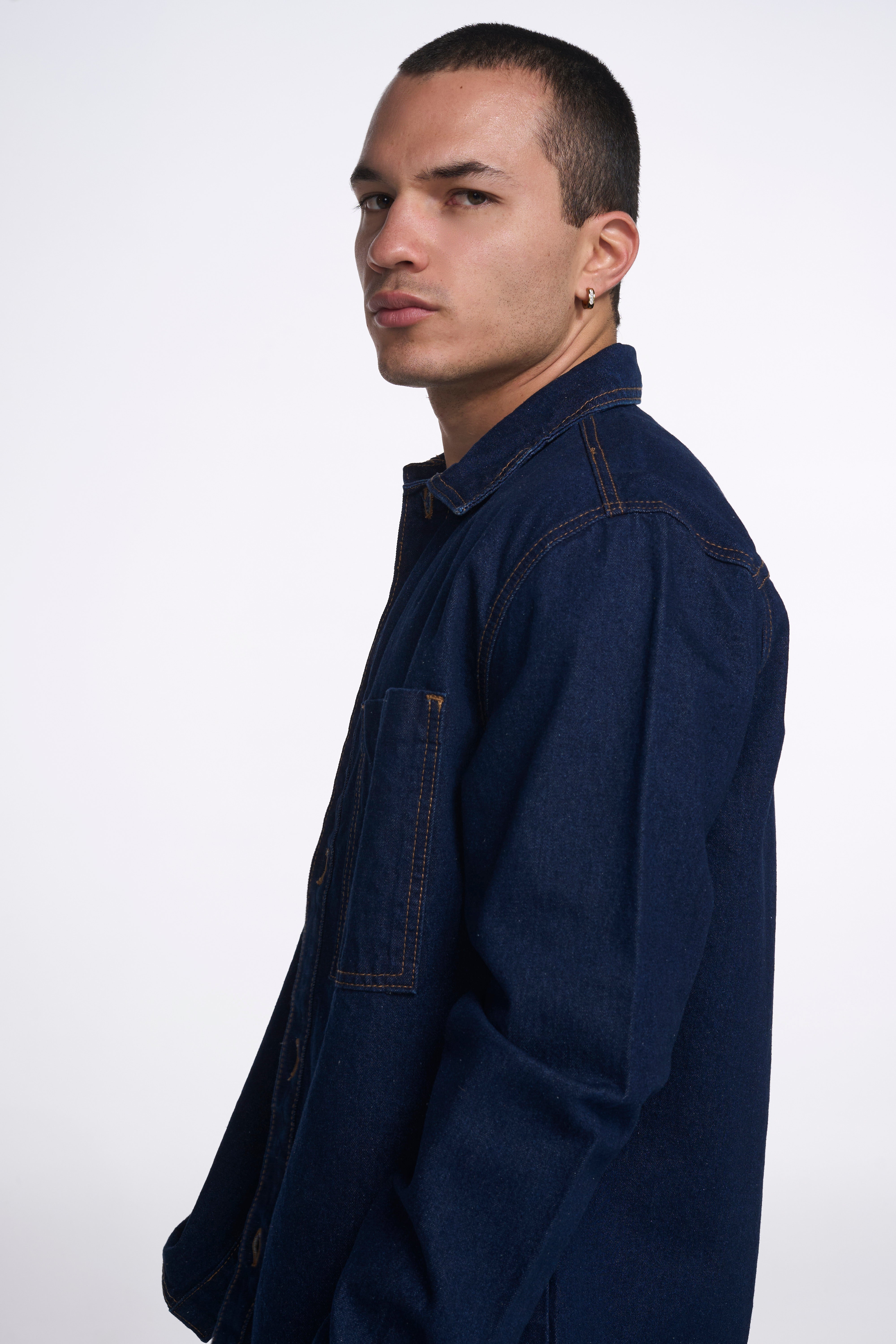 SOBRE CAMISA AZUL OSCURO 8098