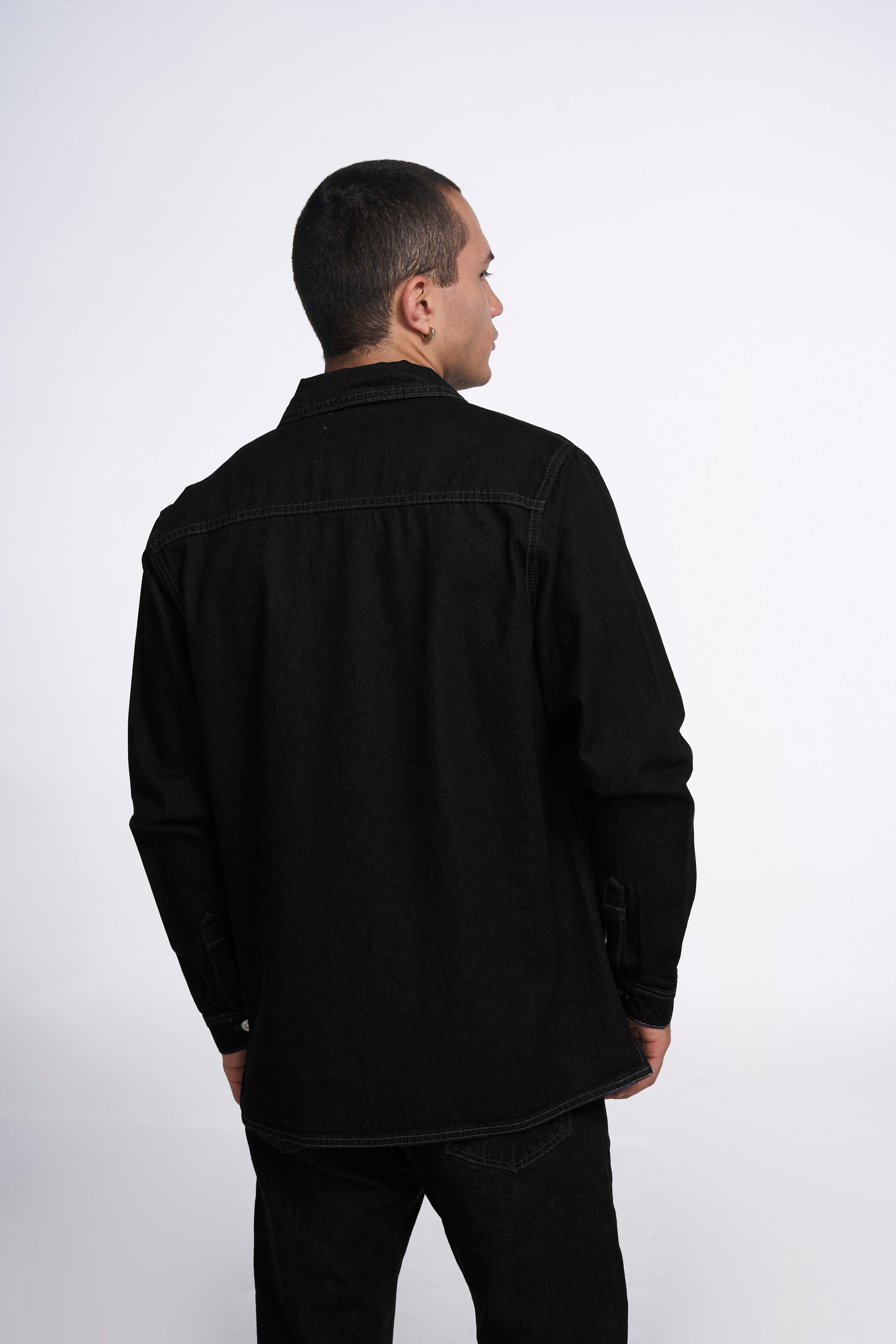 SOBRE CAMISA NEGRA 8102