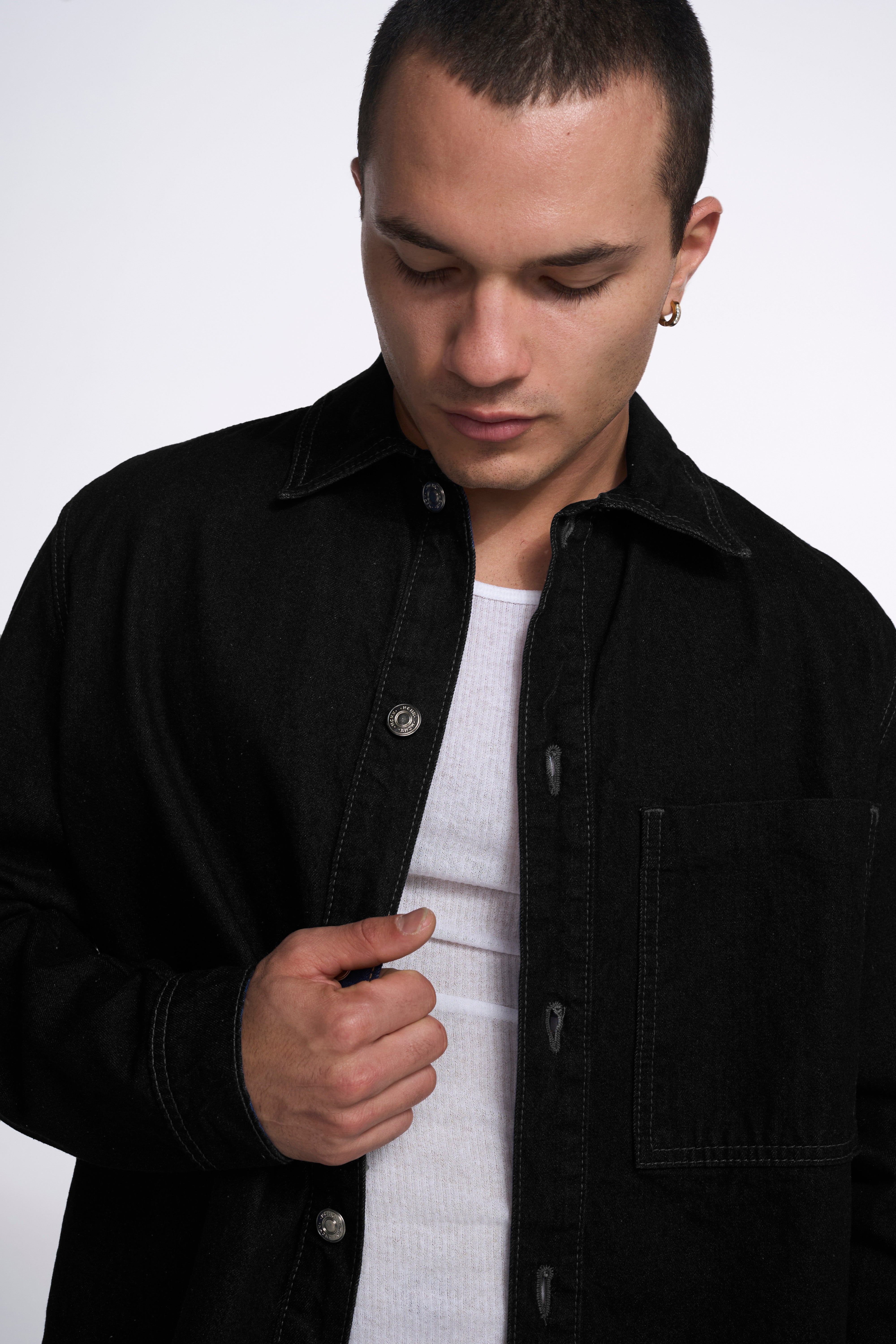 SOBRE CAMISA NEGRA 8102